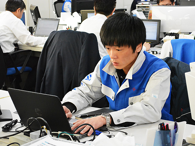 社員インタビュー(営業 2006年新卒入社)