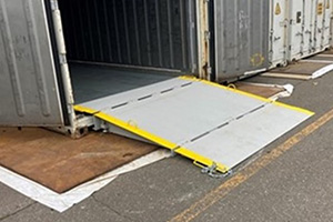 コンテナ用スロープ外観①